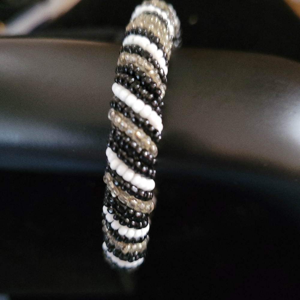 Beaded bangle - Picture 3 of 5